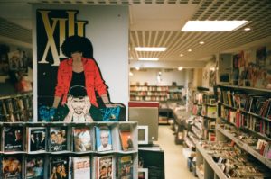 Rayon graphic novels et romans graphiques en librairie